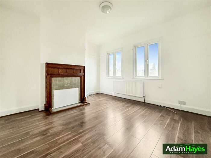 2 Bedroom Apartment To Rent In Sussex Ring, Woodside Park, N12