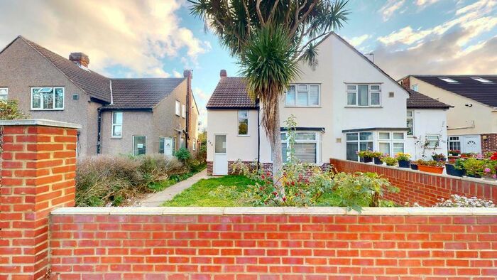 3 Bedroom Semi-Detached House To Rent In Bath Road, Hounslow West, TW4