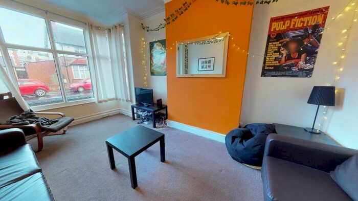 6 Bedroom Terraced House To Rent In Newport Mount, Headingley, Leeds, LS6