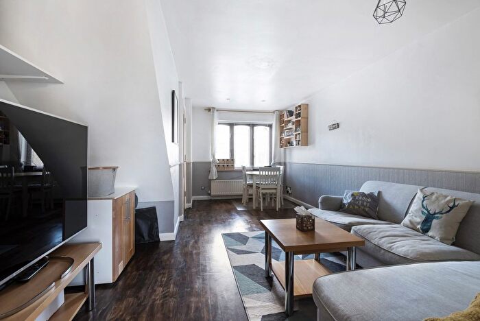 3 Bedroom Detached House To Rent In Deck Close, London, SE16