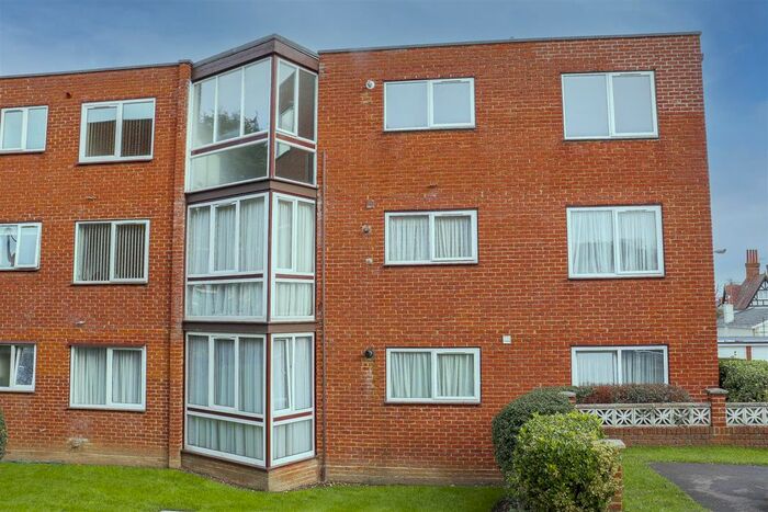 2 Bedroom Flat To Rent In New Road, Broxbourne, EN10