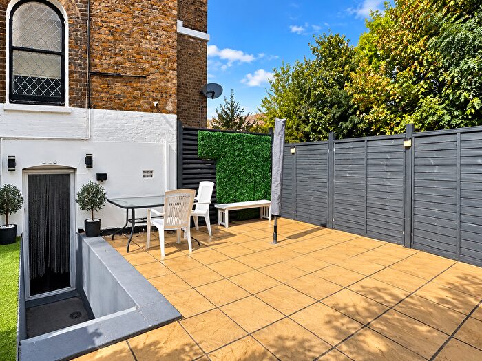1 Bedroom Maisonette For Sale In Lower Addiscombe Road, Croydon, CR0