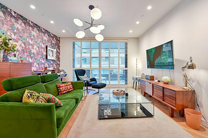 2 Bedroom Flat To Rent In Wood Crescent, White City, London, W12