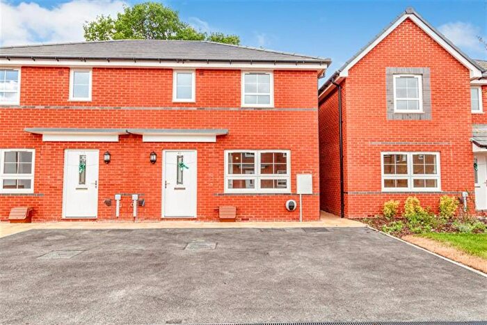 3 Bedroom Semi-Detached House To Rent In Bedroom Semi Detached House In Campbell Drive, Lighthorne, CV33