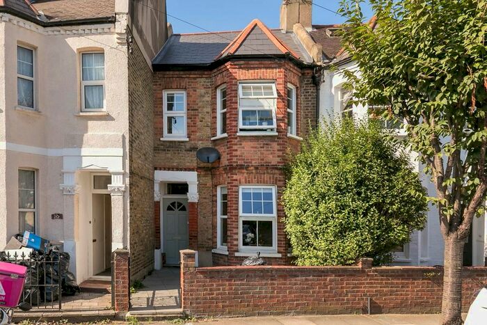 3 Bedroom Property To Rent In Holdernesse Road, London, SW17