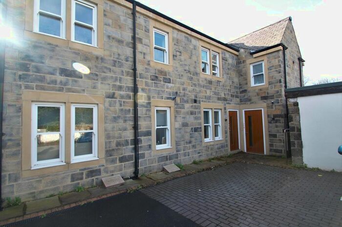 2 Bedroom Flat To Rent In Stoney Rise, Horsforth, Leeds, West Yorkshire, Uk, LS18