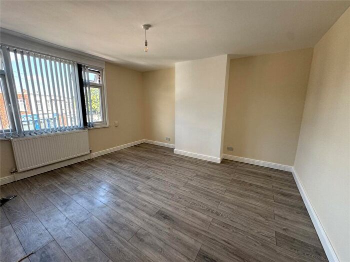 2 Bedroom Flat To Rent In Torcross Avenue, Coventry, West Midlands, CV2