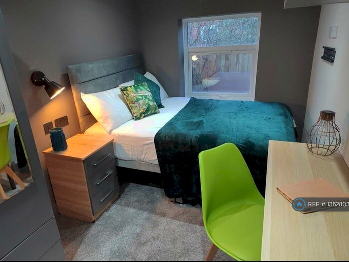 5 Bedroom End Of Terrace House To Rent In London Road, Reading, RG1