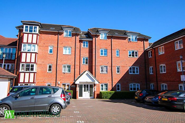 2 Bedroom Flat For Sale In Ottawa Court, Turnford, EN10