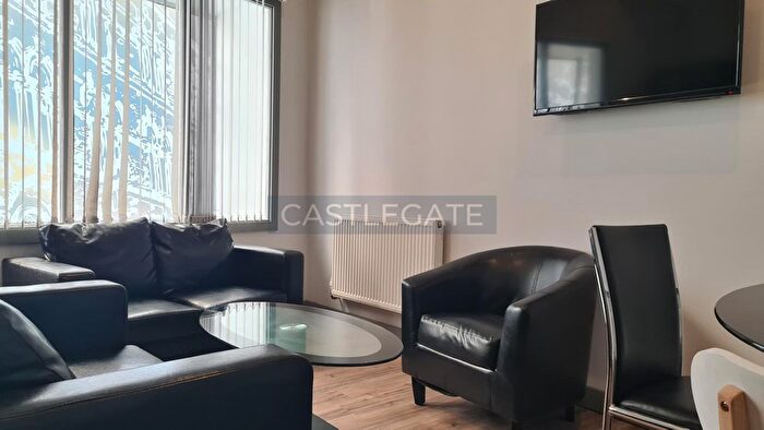 3 Bedroom Flat To Rent In The Works, Half Moon Street, Huddersfield, HD1