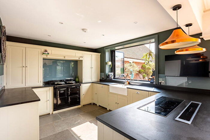 5 Bedroom Detached House For Sale In Royal Esplanade, Margate, CT9 - Photo 12