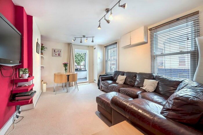 2 Bedroom Flat To Rent In Lavender Hill, Battersea, London, SW11