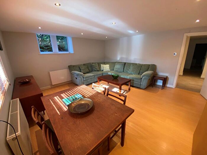 2 Bedroom Apartment To Rent In Kirkstall Lane, Leeds, LS6