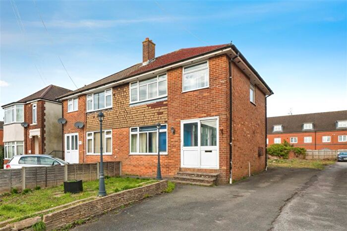 3 Bedroom Semi-Detached House For Sale In Leigh Road, Eastleigh, SO50