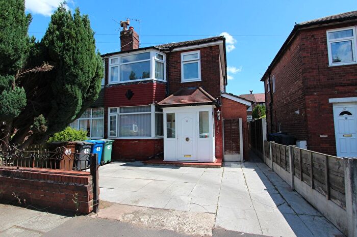 3 Bedroom Semi-Detached House For Sale In Maple Avenue, Whitefield, M45