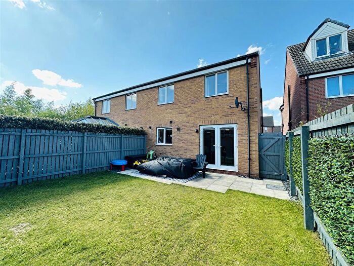 3 Bedroom Semi-Detached House For Sale In Mulberry Close, Selby, YO8