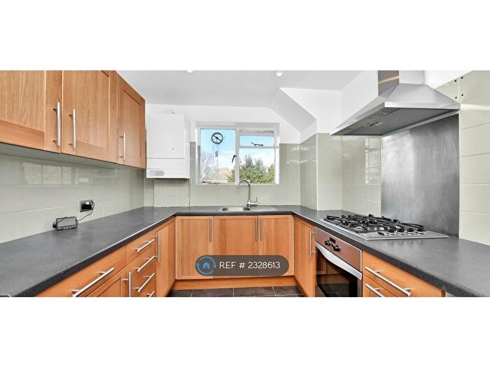 2 Bedroom Flat To Rent In Eliot Park, London, SE13