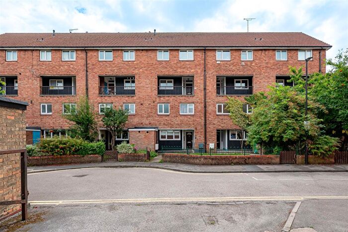 2 Bedroom Flat For Sale In Del Pyke, York, YO31