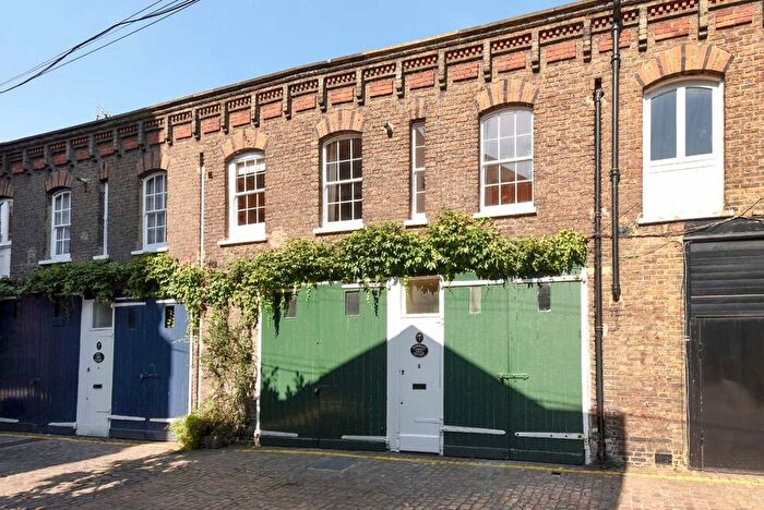 1 Bedroom Flat To Rent In Lucerne Mews, Kensington, W8