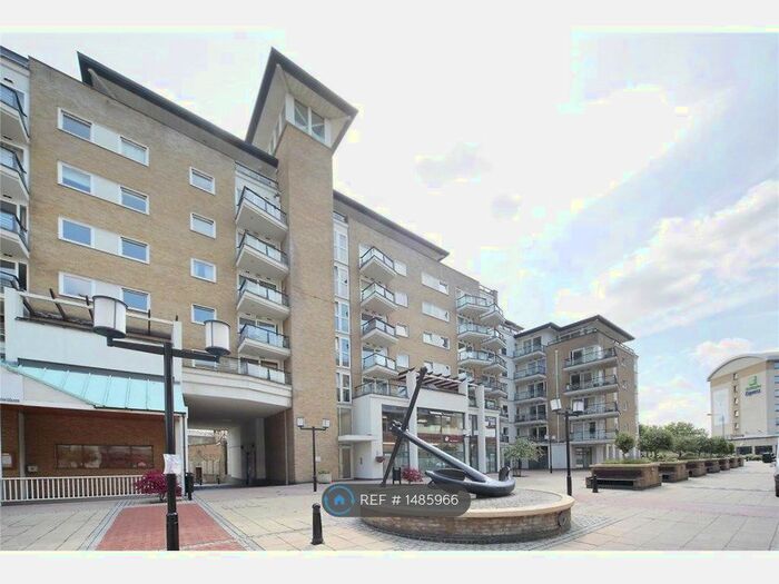 3 Bedroom Flat To Rent In Dolphin House, London, SW18