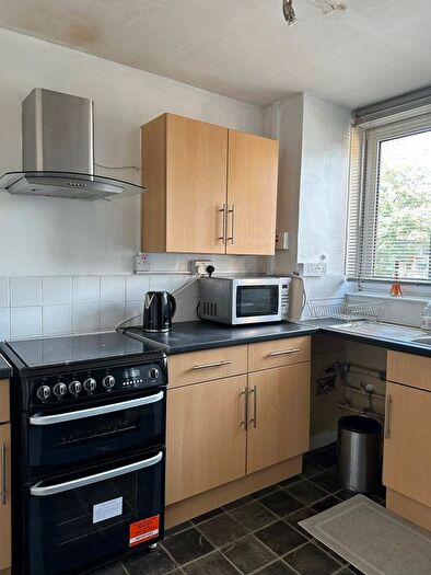 2 Bedroom Maisonette To Rent In Alfred Street, Bow, E3