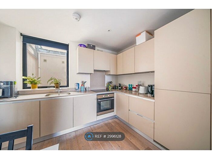 2 Bedroom Flat To Rent In Clifton Terrace, London, N4