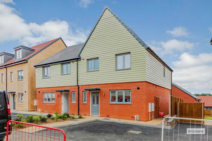 3 Bedroom House To Rent In Carnelian Avenue, Wellingborough, NN8