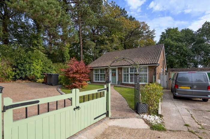 2 Bedroom Detached House For Sale In Eight Bells Close, Buxted, Uckfield, TN22