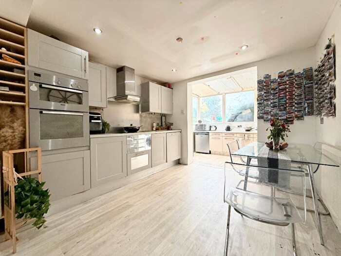 4 Bedroom Semi-Detached House For Sale In Sundon Park Road, Sundon Park, Luton, Bedfordshire, LU3