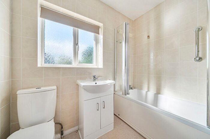 2 Bedroom End Of Terrace House For Sale In Cranbrook Close, Bromley, BR2