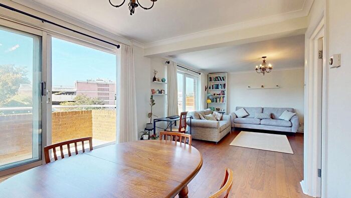 2 Bedroom Flat For Sale In Church Road, Richmond, TW9