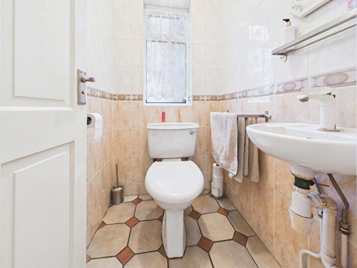 4 Bedroom End Of Terrace House For Sale In Cecil Aldin Drive, Tilehurst, Reading, RG31