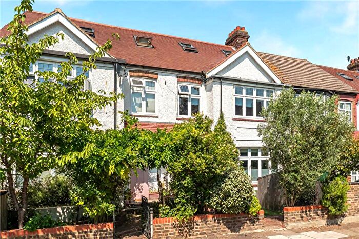 4 Bedroom Terraced House For Sale In Torrington Gardens, London, N11