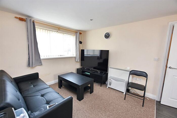 1 Bedroom Flat For Sale In East Hill, Tuckingmill, TR14