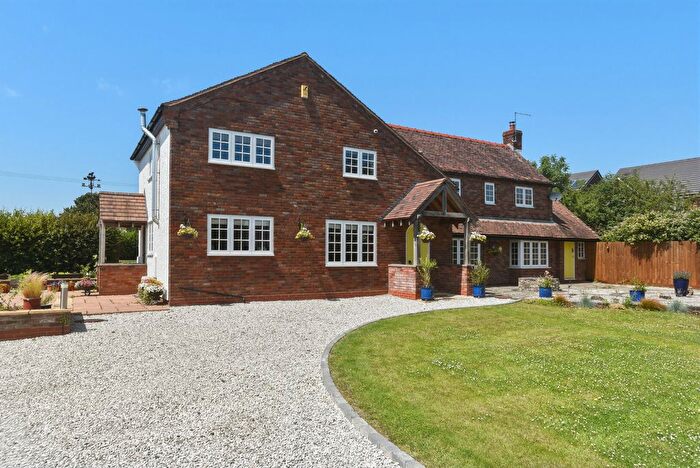 5 Bedroom Detached House For Sale In Brickyard Lane, Drakes Broughton, Pershore, WR10