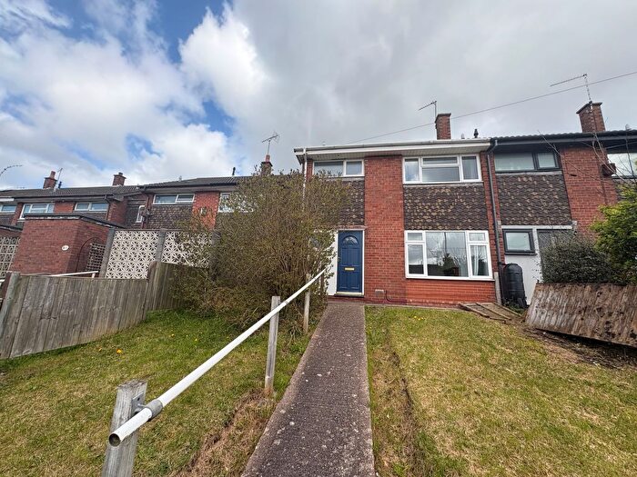 3 Bedroom Town House To Rent In Vinebank Road, Stoke-On-Trent, ST7