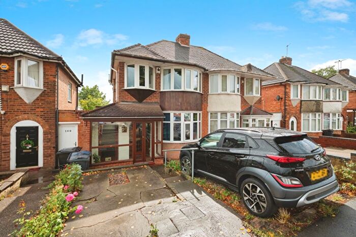 3 Bedroom Semi-Detached House For Sale In Garretts Green Lane, Birmingham, West Midlands, B26