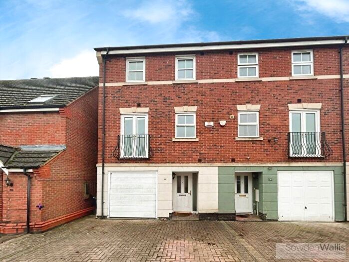 3 Bedroom End Of Terrace House To Rent In Christ Church Close, Stamford, PE9