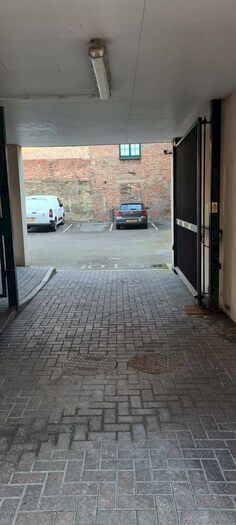 Garage / Parking To Rent In Cheshire Street, Brick Lane, London, E2