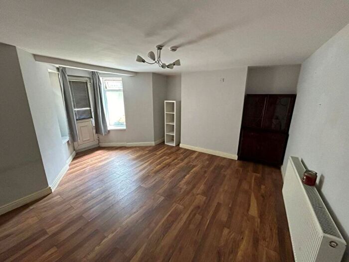 1 Bedroom Flat To Rent In Stacey Road, Roath, Cardiff, CF24