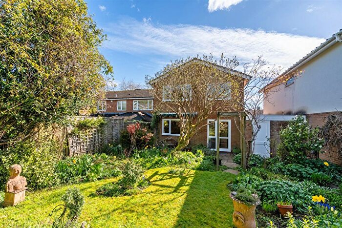 4 Bedroom Link Detached House For Sale In Weston Close, Dorridge, Solihull, B93