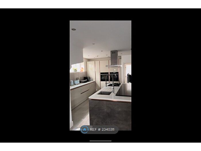 2 Bedroom Flat To Rent In Edward Avenue, Morden, SM4