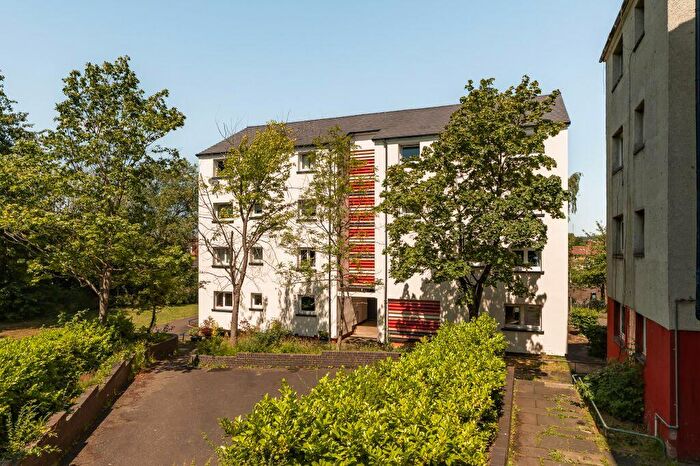 3 Bedroom Flat For Sale In / Dumbryden Gardens, Edinburgh, EH14