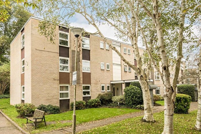 3 Bedroom Flat To Rent In Hepple Close, Isleworth, TW7