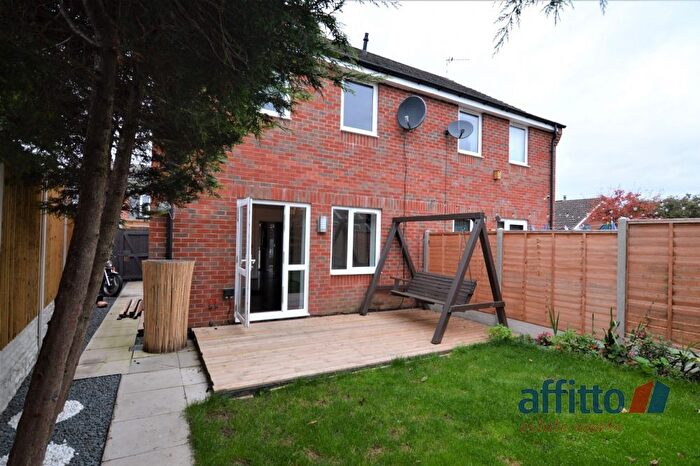 3 Bedroom Semi-Detached House For Sale In White Hart Close, Thurmaston, Leicester, LE4
