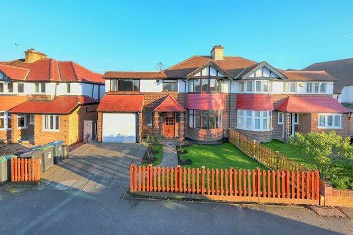 5 Bedroom Semi-Detached House To Rent In Chiltern Drive, Surbiton, Greater London, KT5