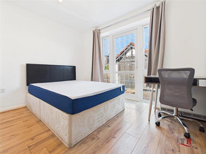 1 Bedroom Flat To Rent In Heathfield Gardens, London, NW11