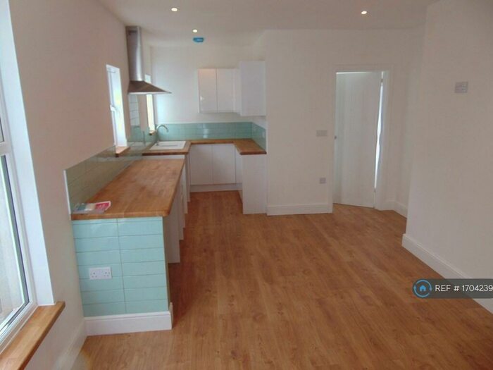 2 Bedroom Flat To Rent In Ladysmith Road, Plymouth, PL4