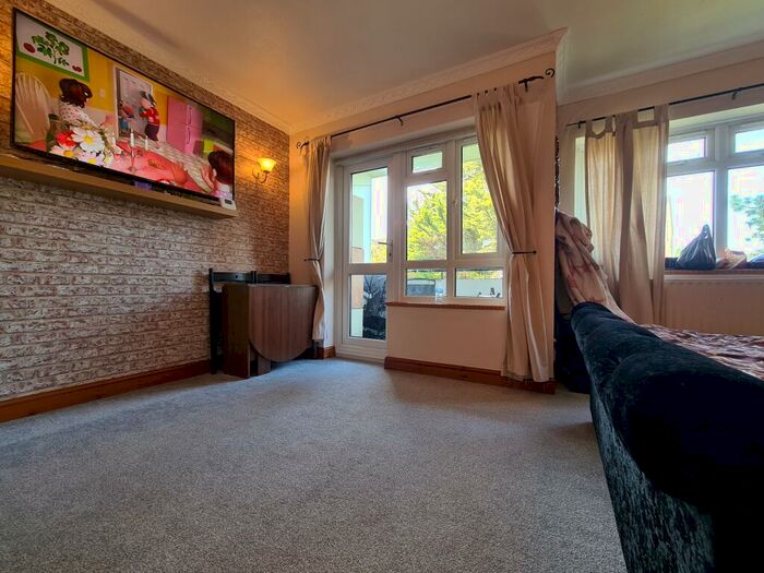 2 Bedroom Flat To Rent In Gauntlett Court, Wembley, HA0