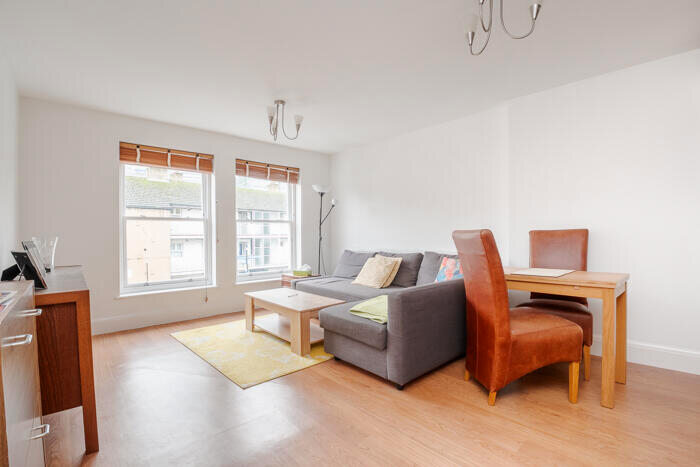 1 Bedroom Flat For Sale In Poplar High Street, London, E14